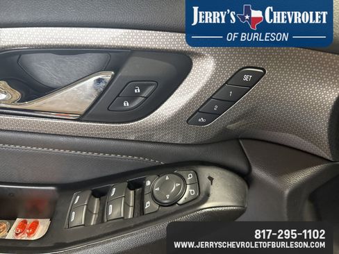 Used 2023 Chevrolet Traverse Premier image 16