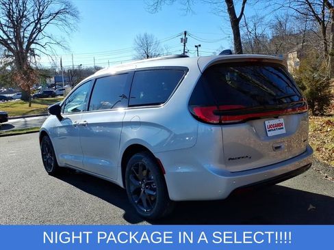 New 2026 Chrysler Pacifica Select image 5
