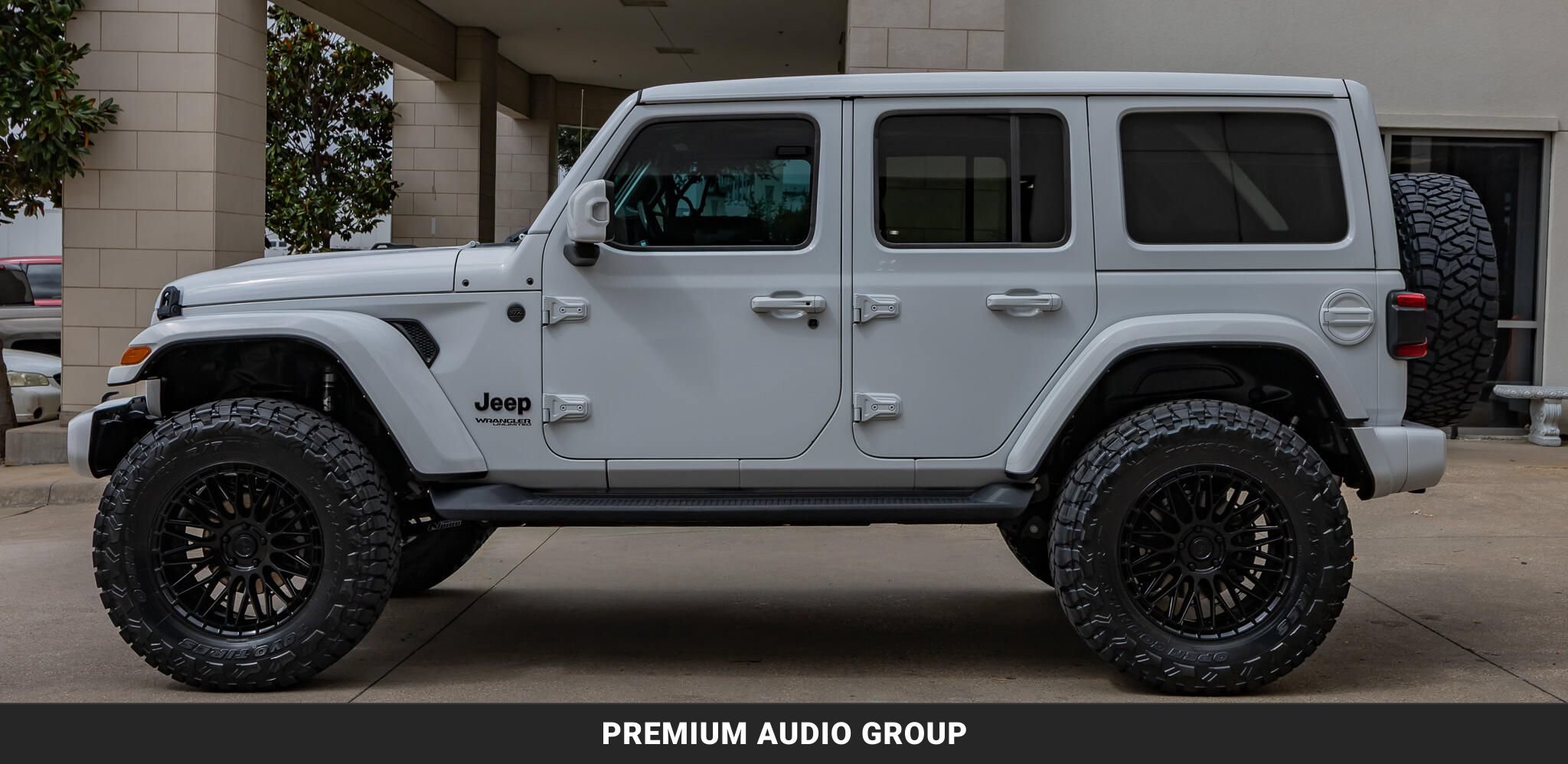 Used 2022 Jeep Wrangler Unlimited Sahara AWD/4WD image 6
