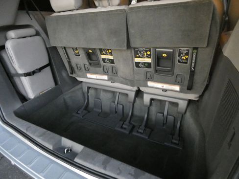 Used 2015 Toyota Sienna XLE image 68