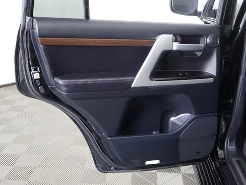 Used 2020 Toyota Land Cruiser image 30