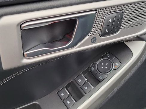 Used 2022 Ford Explorer Limited w/ Equipment Group 301A image 6