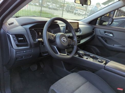 Used 2023 Nissan Rogue SV image 7