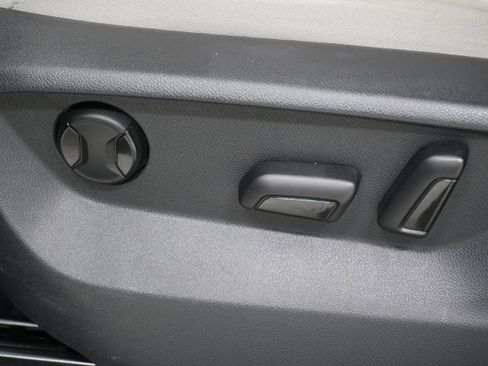 Used 2019 Volkswagen Tiguan SE image 15