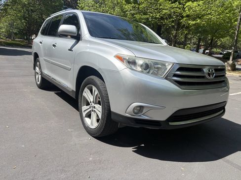Used 2013 Toyota Highlander Limited AWD/4WD image 38