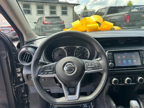 Used 2021 Nissan Kicks S image 18