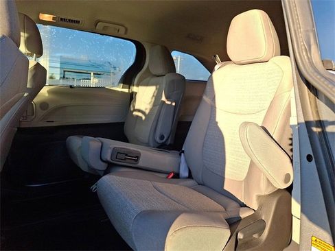 Certified 2024 Toyota Sienna LE image 17