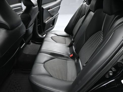 Used 2022 Toyota Camry SE FWD image 18