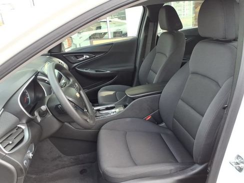Used 2025 Chevrolet Malibu LT FWD image 5