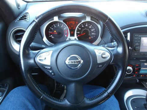 Used 2011 Nissan Juke SV FWD image 16