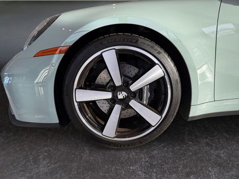 Used 2025 Porsche 911 Carrera image 9