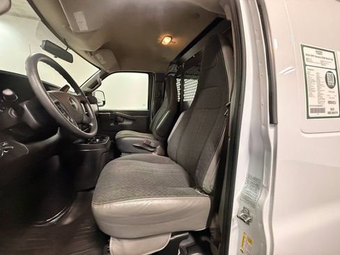 Used 2024 GMC Savana 2500 w/ Driver Convenience Package image 8
