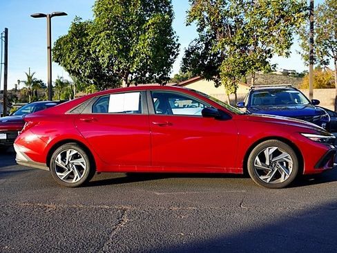 Used 2025 Hyundai Elantra Sport image 7