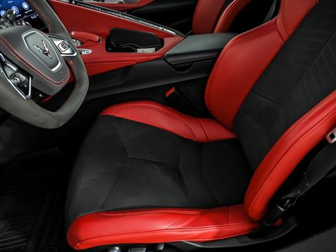Used 2023 Chevrolet Corvette Stingray Premium Cpe w/ Z51 Performance Package RWD image 18