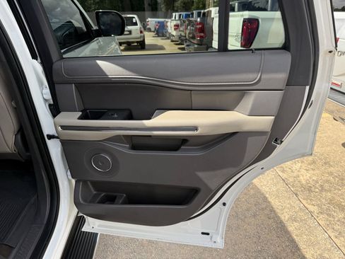 Used 2020 Ford Expedition XLT w/ Equipment Group 202A RWD image 18