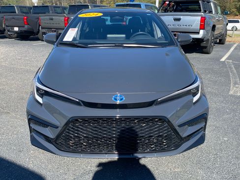 Used 2024 Toyota Corolla SE w/ SE Package image 16