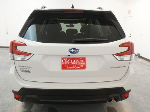 Used 2024 Subaru Forester Premium image 8