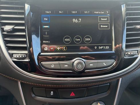 Used 2019 Chevrolet Trax LT w/ LT Convenience Package AWD/4WD image 18