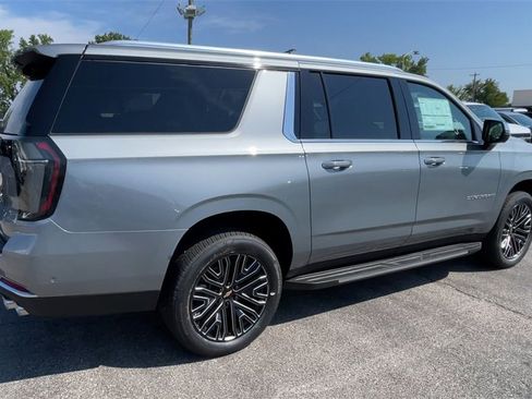 New 2025 Chevrolet Suburban Premier image 2