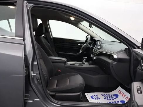 Used 2025 Nissan Altima 2.5 SV FWD image 16