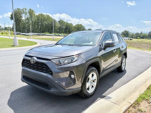 Used 2021 Toyota RAV4 XLE w/ Convenience Package AWD/4WD image 3