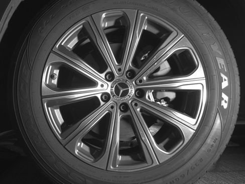 Used 2024 Mercedes-Benz GLC 300 image 12