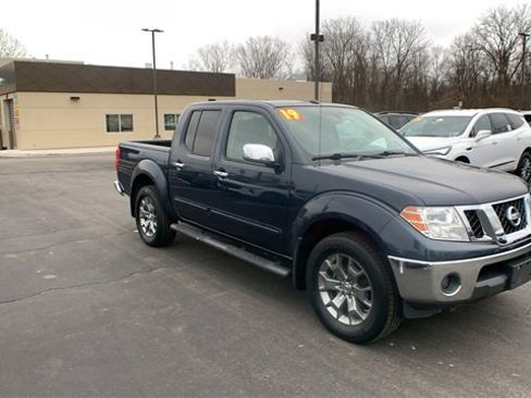 Used 2019 Nissan Frontier SL image 7