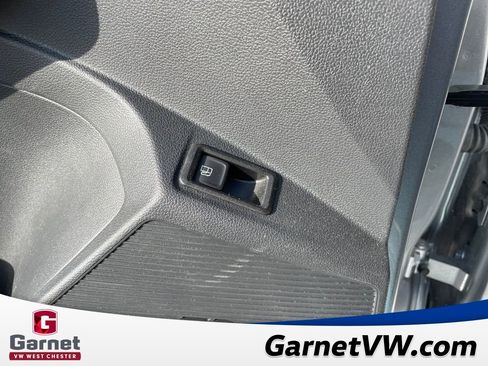 Used 2024 Volkswagen Taos SE image 18