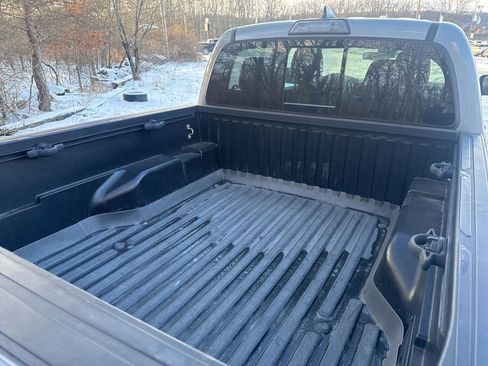 Used 2019 Toyota Tacoma SR image 10