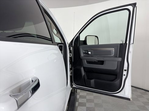 Used 2017 RAM 2500 Big Horn image 30