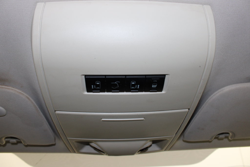 Used 2009 Chrysler Town & Country Touring FWD image 17