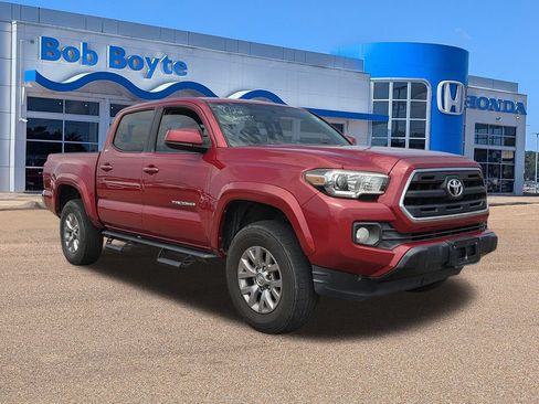 Used 2017 Toyota Tacoma SR5 w/ Tow Package RWD image 9