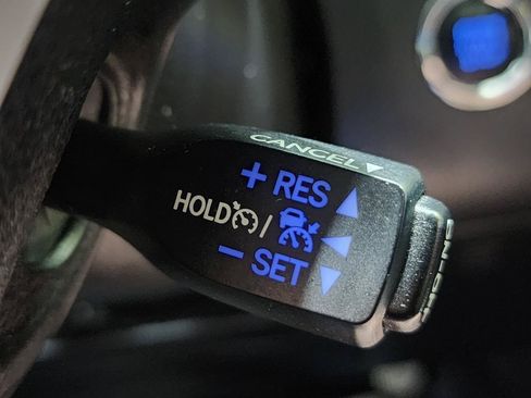 Used 2019 Toyota Highlander SE AWD/4WD image 14