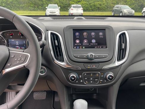 Used 2024 Chevrolet Equinox LT FWD image 11