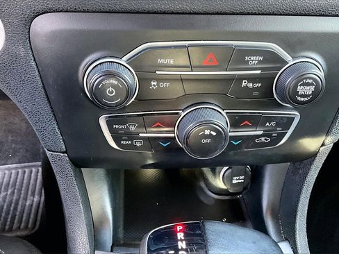 Used 2019 Dodge Charger SXT image 32