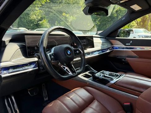 Used 2023 BMW 760i xDrive AWD/4WD image 10