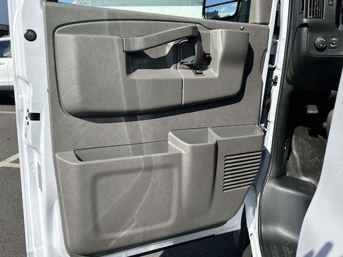 New 2025 Chevrolet Express 2500 Work Van w/ Safety Package image 18