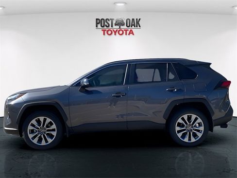 Used 2025 Toyota RAV4 XLE Premium image 4