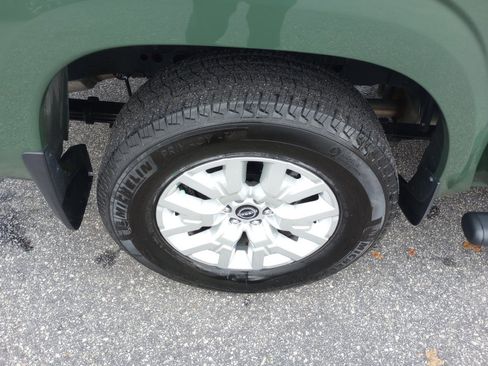 Used 2024 Nissan Frontier SV w/ SV Convenience Package image 23