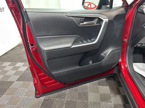 Used 2025 Toyota RAV4 XLE image 21