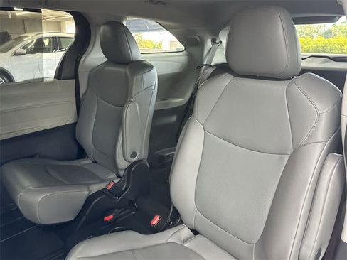 Used 2022 Toyota Sienna XLE w/ XLE Plus Package image 22