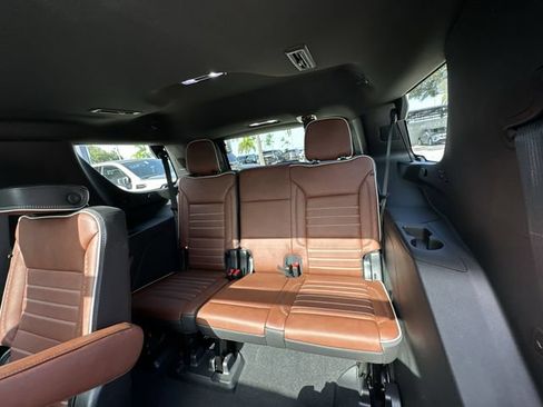 Used 2023 GMC Yukon Denali Ultimate AWD/4WD image 32