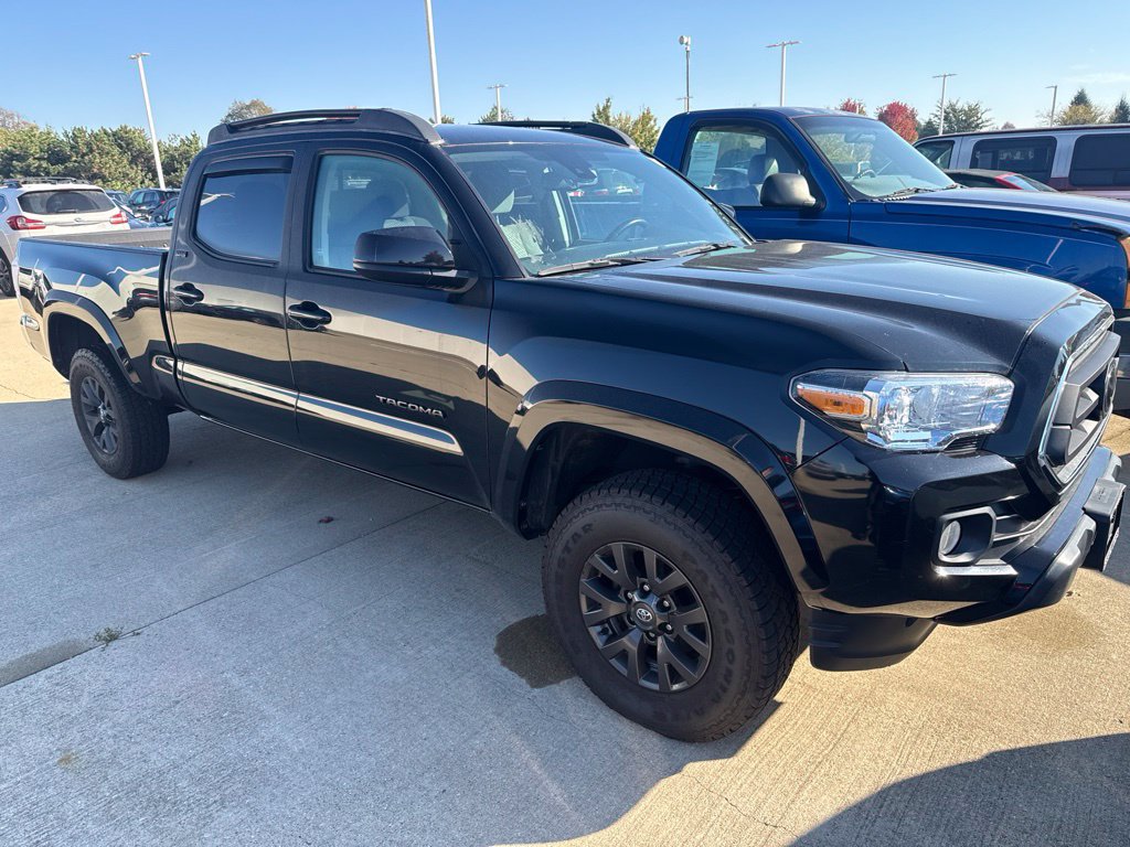 Used 2022 Toyota Tacoma SR5 AWD/4WD image 4