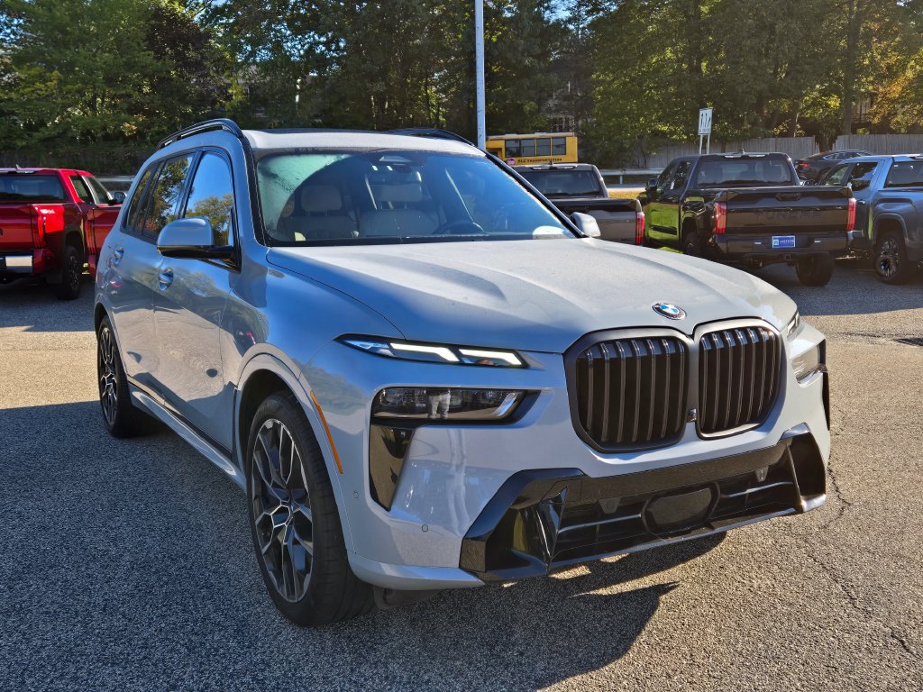 Used 2024 BMW X7 xDrive40i w/ M Sport Package AWD/4WD image 8