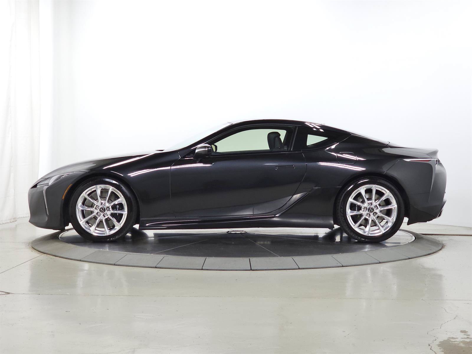 Used 2018 Lexus LC 500 Coupe w/ Touring Package RWD image 5