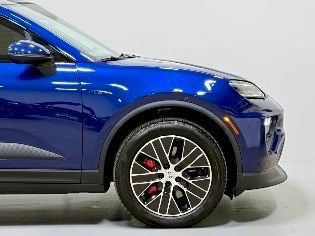 Used 2025 Porsche Macan 4S Electric w/ Premium Package AWD/4WD image 12