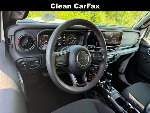 Used 2024 Jeep Wrangler Unlimited Rubicon AWD/4WD image 3