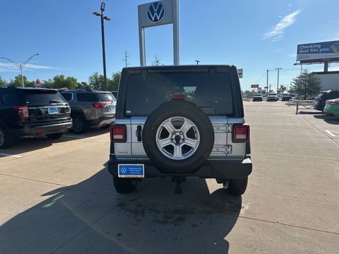 Used 2022 Jeep Wrangler Unlimited Sport AWD/4WD image 6
