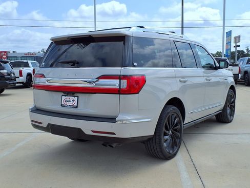 Used 2021 Lincoln Navigator Reserve AWD/4WD image 6