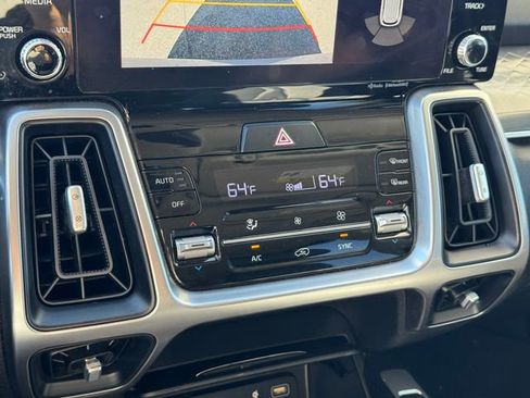 Used 2023 Kia Sorento S w/ Panoramic Sunroof Package image 16